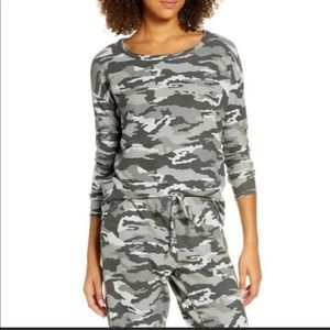 Chaser Brand Camo print cozy pullover size Small